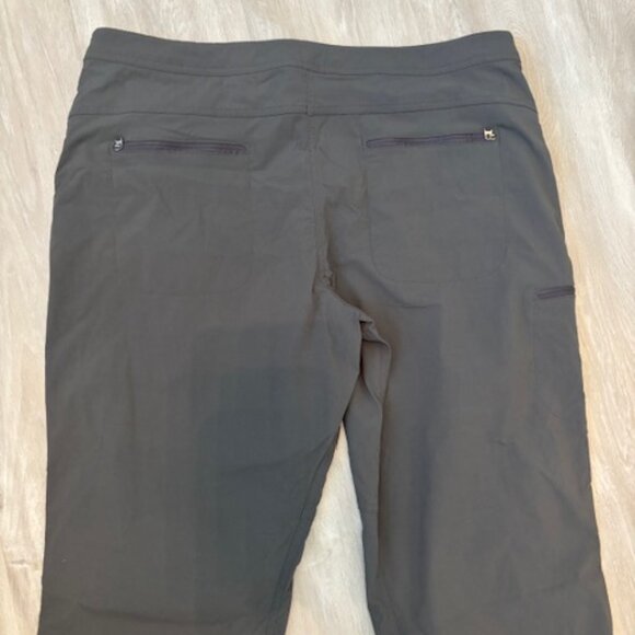 L.L. Bean Water-Repellent Comfort Trail Pants, Mid-Rise Straight-Leg size 18 - Picture 5 of 7